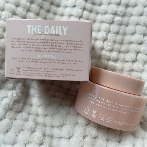 Fourth Ray Beauty The Daily Oil Free Facial Moisturizer - Picture 2 of 6